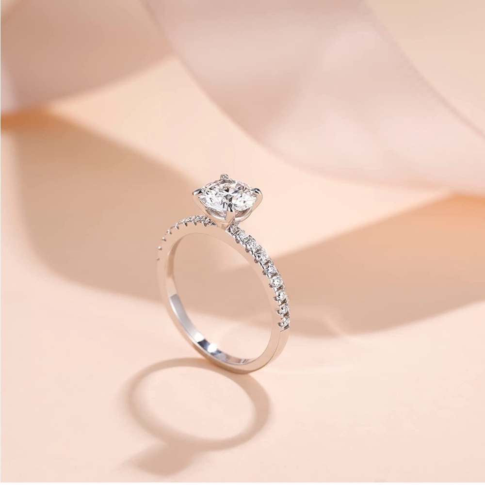 Woman’s ring - Picture 4 of 5